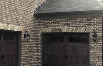 REsidential garages with quality garage doors