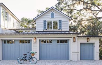 Clopay Canyon Ridge® Carriage House (5-Layer) garage door