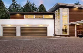 Clopay Canyon Ridge® Modern garage door